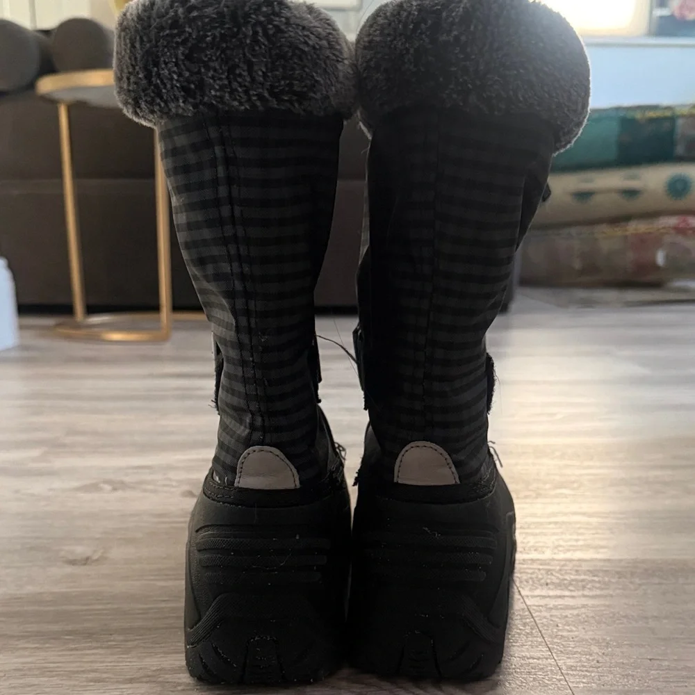 Kamik Kids' Black and Gray Snow Boots - Picture 3 of 4